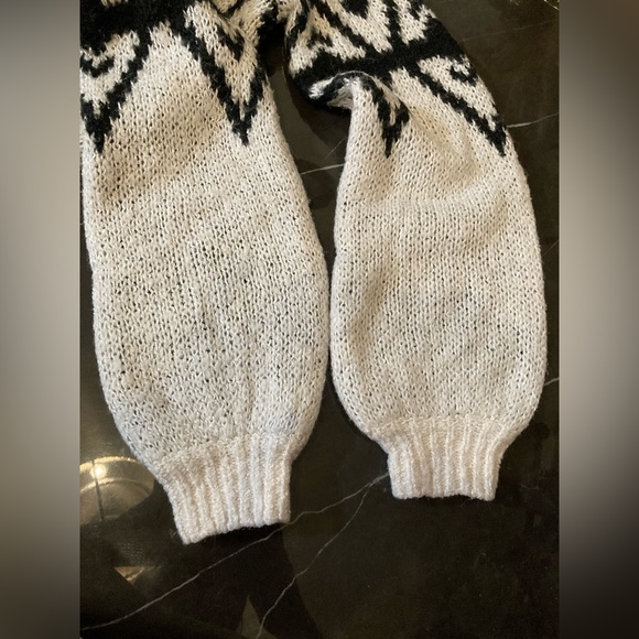 Hollister Women’s Black and White Fair Isle Knit Sweater Turtleneck Size Medium - Picture 9 of 15